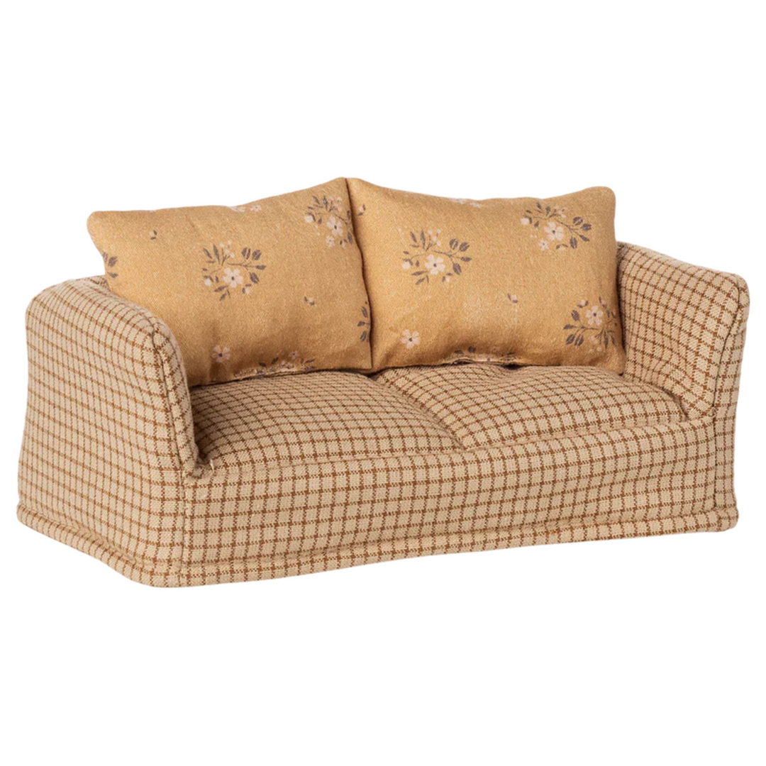 Couch, Mouse - Mable