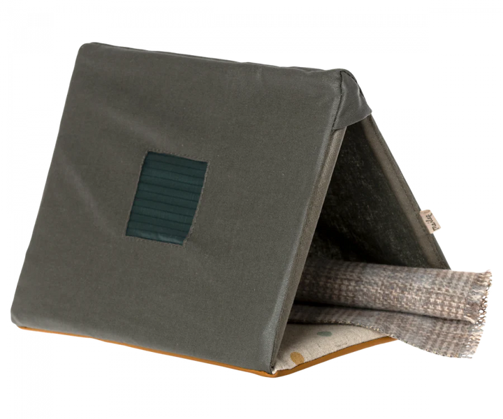 Single Tent, Mouse