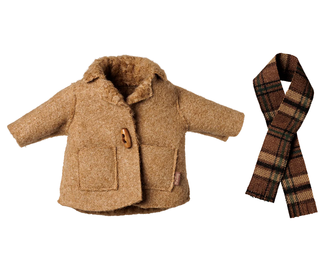 Jacket and Scarf, Medium Mouse