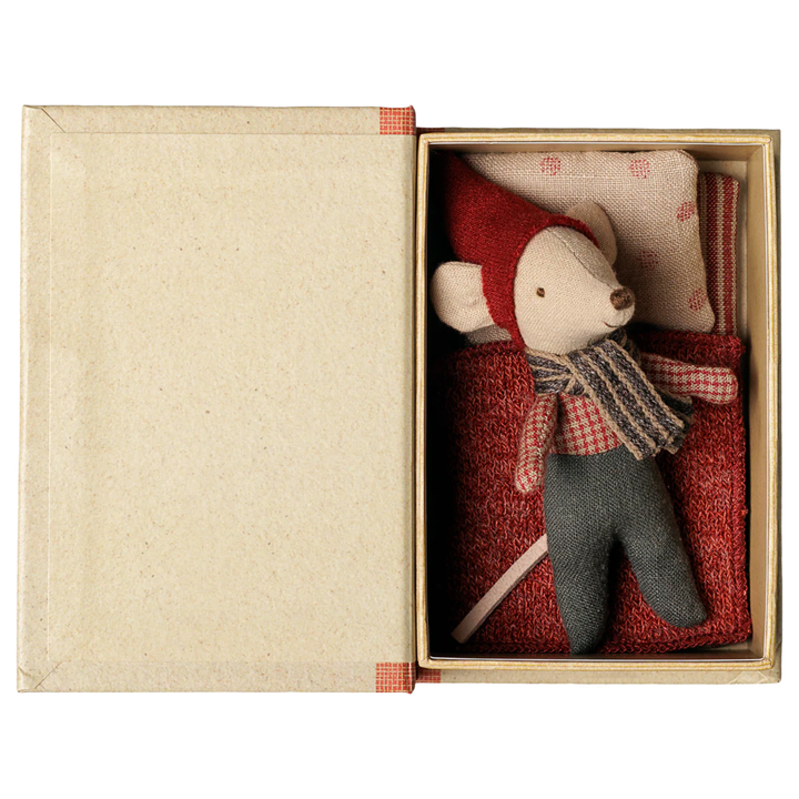 Christmas mouse, Baby in book