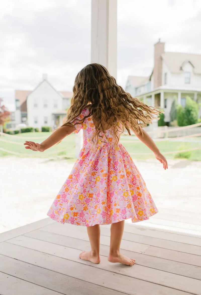 Classic Twirl in Retro Flowers