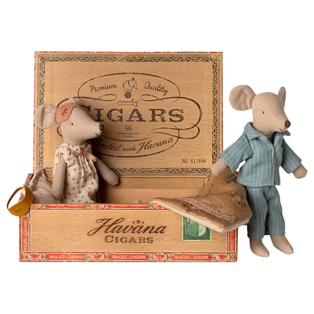 Mum & Dad in cigarbox
