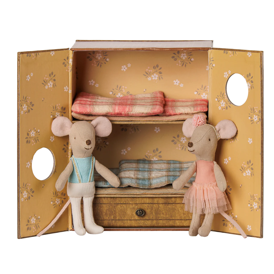 Ballet Mice in Dance Studio, Little Sister/Brother