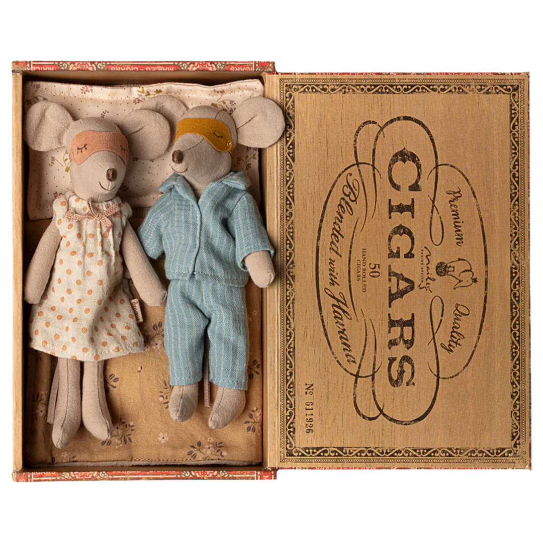 Mum & Dad in cigarbox