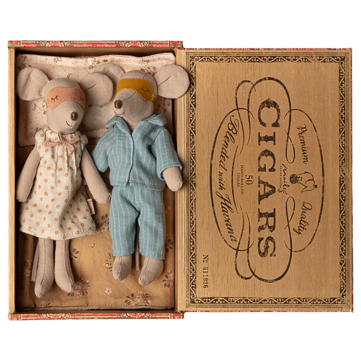 Mum & Dad in cigarbox