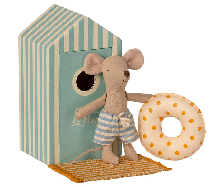 Beach Mice, Little Brother in Cabin de Plage
